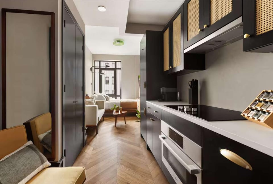 Freeman 702 by Rove Travel - Studio with Shared Amenities House in East Village