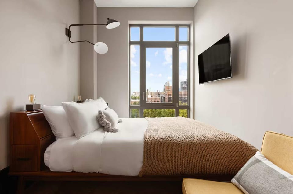 Freeman 703 by Rove Travel - Studio with Shared Amenities House in East Village