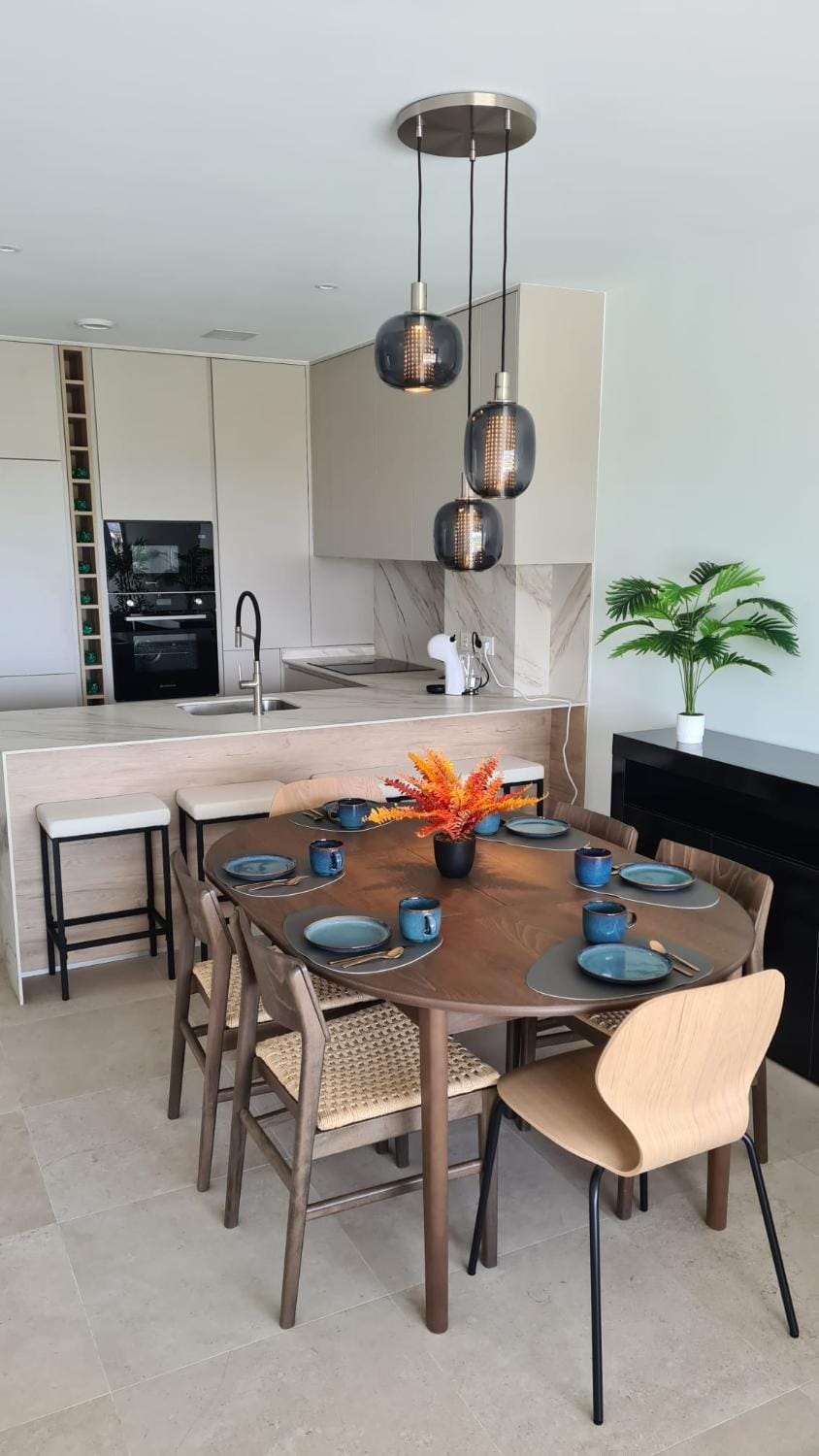 Kitchen or kitchenette, Dining area, oven