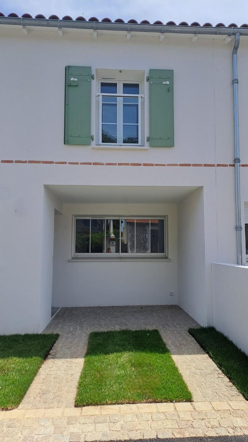Chez Reine - Maison neuve avec place de parking privée House in La Rochelle