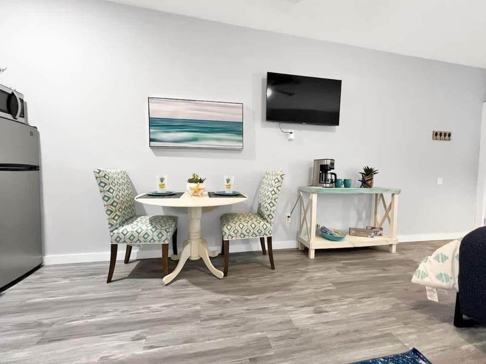 Seaside Escape 2 - Cozy Coastal Getaway with Patio Apartment in Fort Walton Beach