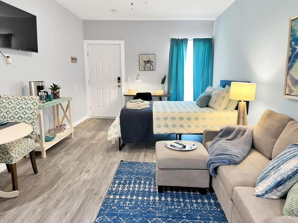 Seaside Escape 2 - Cozy Coastal Getaway with Patio Apartment in Fort Walton Beach