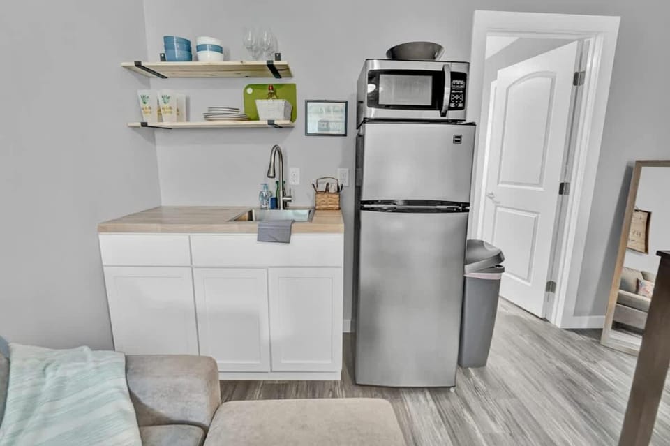 Seaside Escape 5 - Modern Beachside Basecamp Apartment in Fort Walton Beach