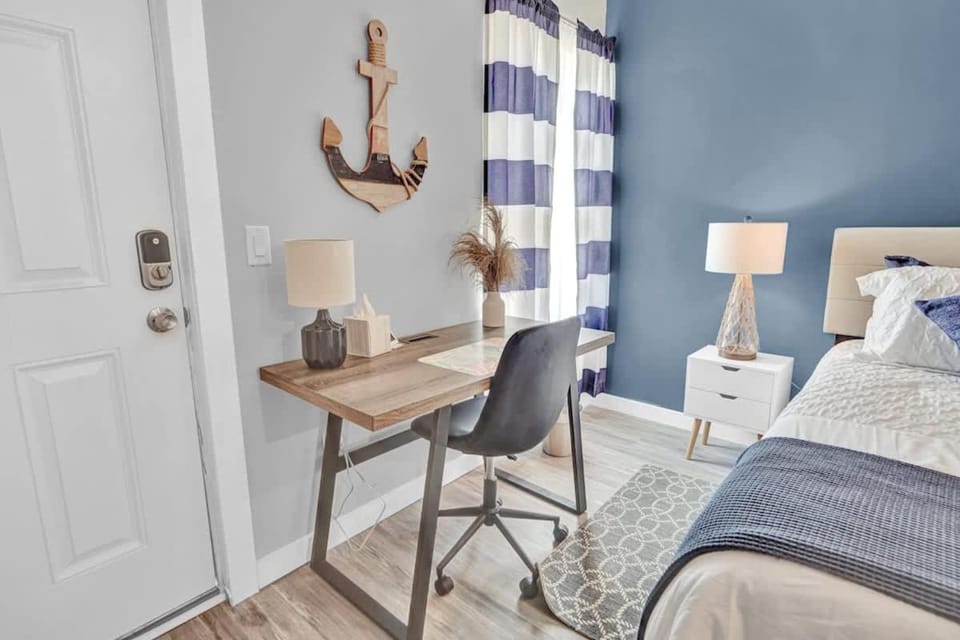 Seaside Escape 6 - Chic Studio near Coast & Dining Apartment in Fort Walton Beach