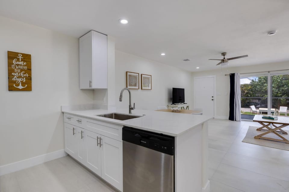 Gorgeous Residence on Sanibel East End Canal House in Sanibel Island