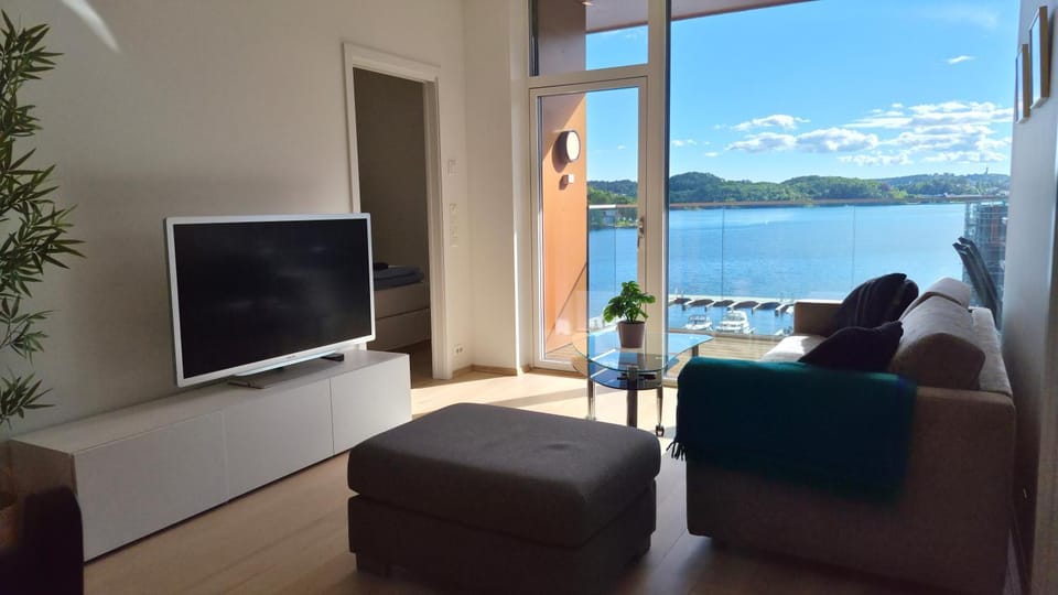 Communal lounge/ TV room, View (from property/room), Balcony/Terrace, Living room, Sea view