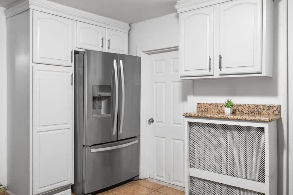 Private Room w Ensuite Bath NYC Access Apartment in Secaucus