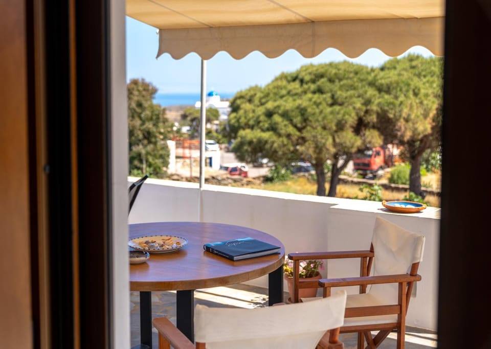 Flo Guest House Apartment in Milos