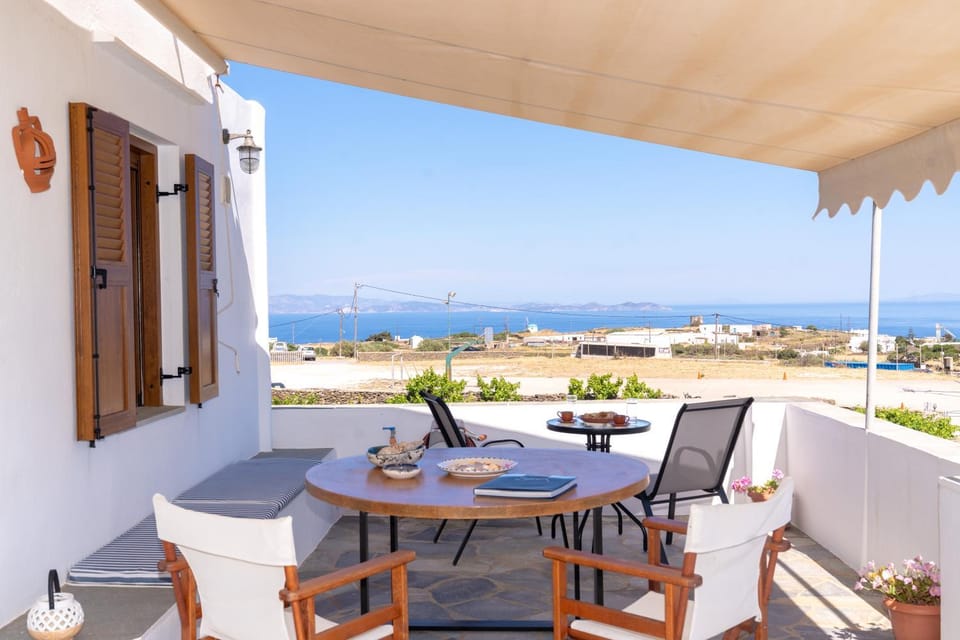 Flo Guest House Apartment in Milos