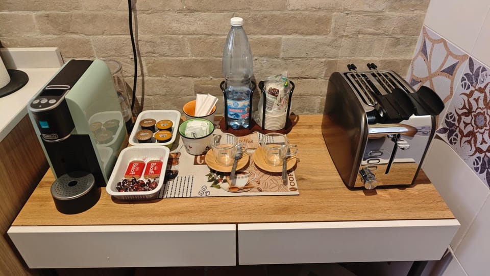 Coffee/tea facilities, toaster
