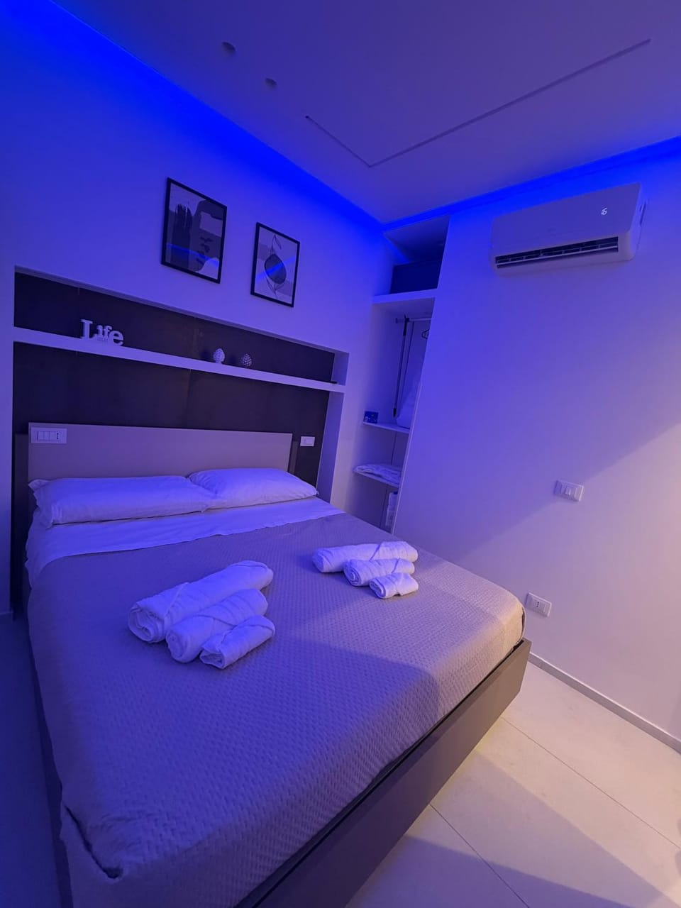 Property building, Living room, Bedroom