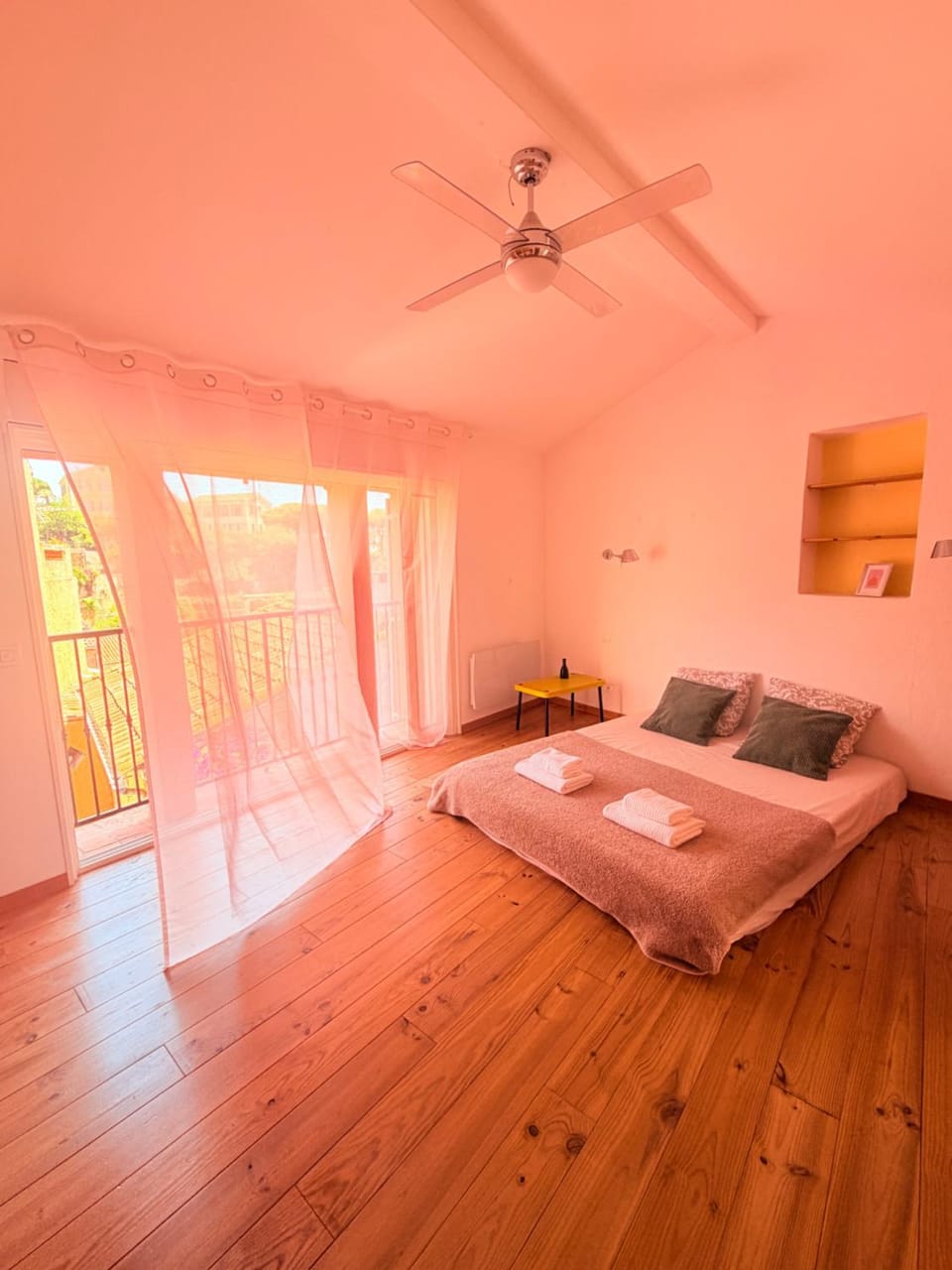 Bormes center 75 m2 artistic stay 2 to 4 people Apartment in Bormes-les-Mimosas