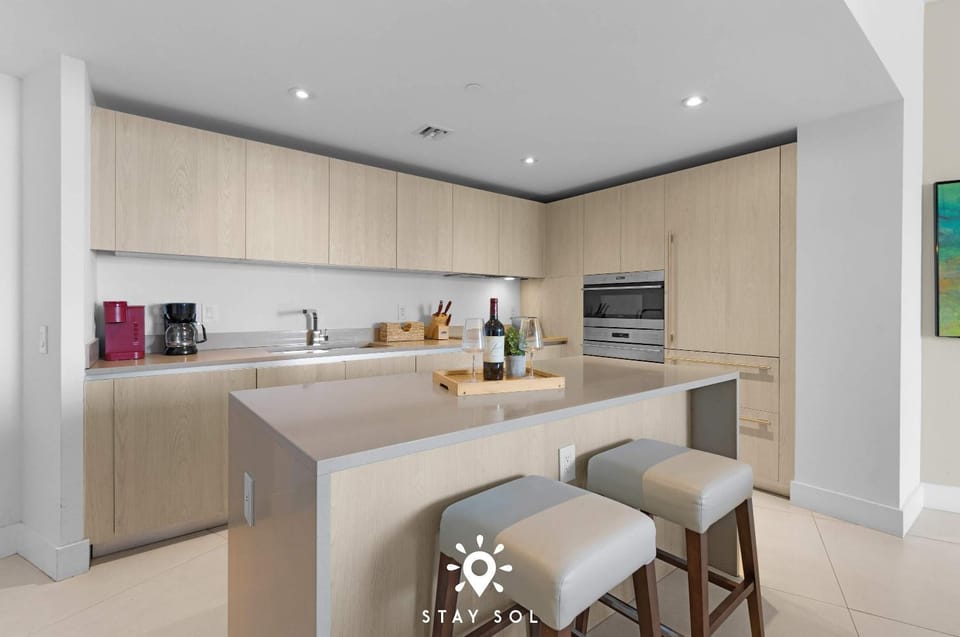 Resort Style Oasis Ocean Air Miami Apartment in Hollywood Beach