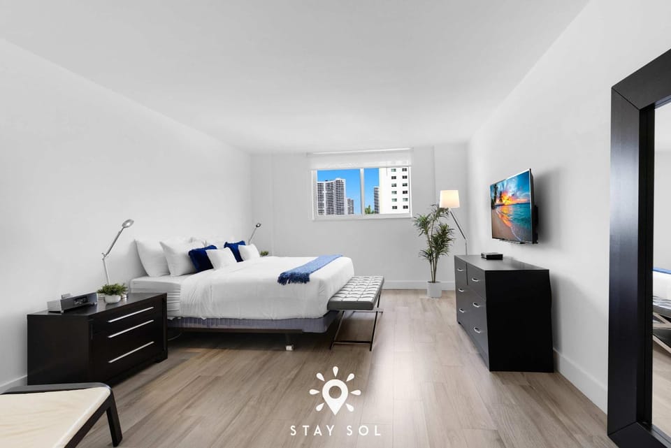 Coastal Comfort 2BR Retreat Balcony Space Apartment in Sunny Isles Beach
