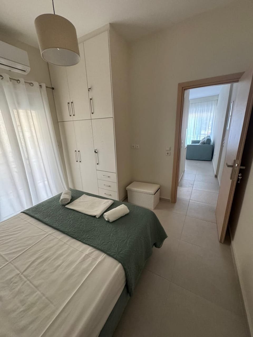 Bed, Bedroom, towels