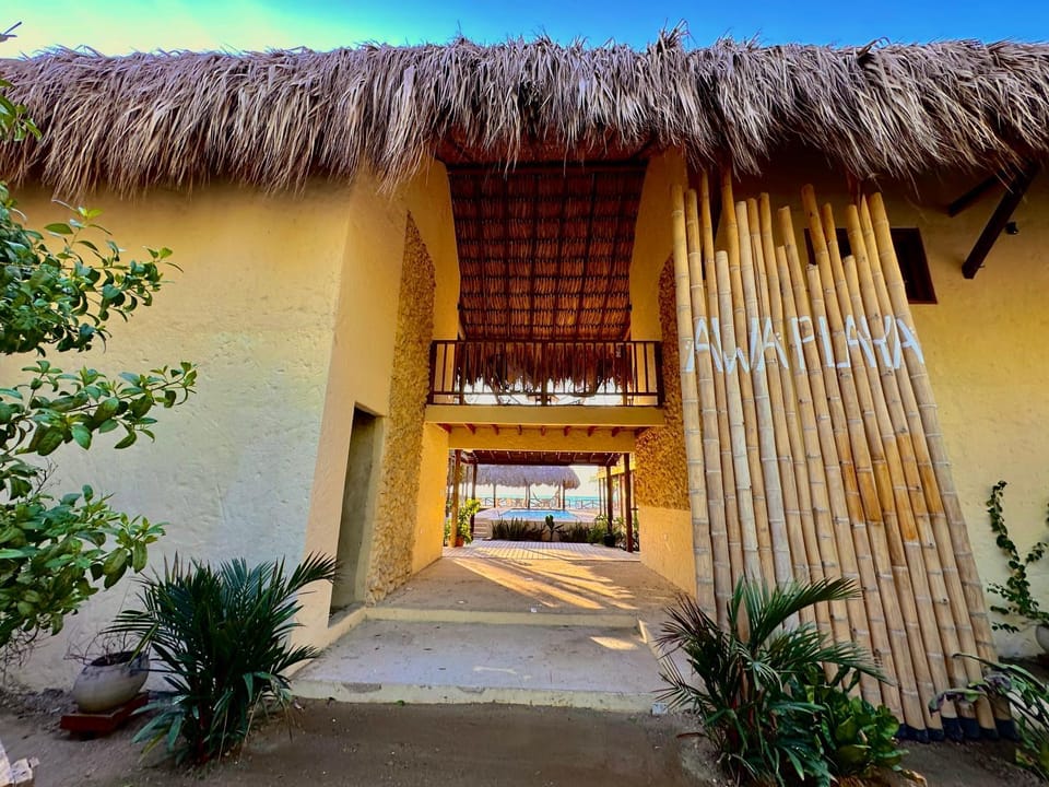 Property building, Facade/entrance, Lobby or reception