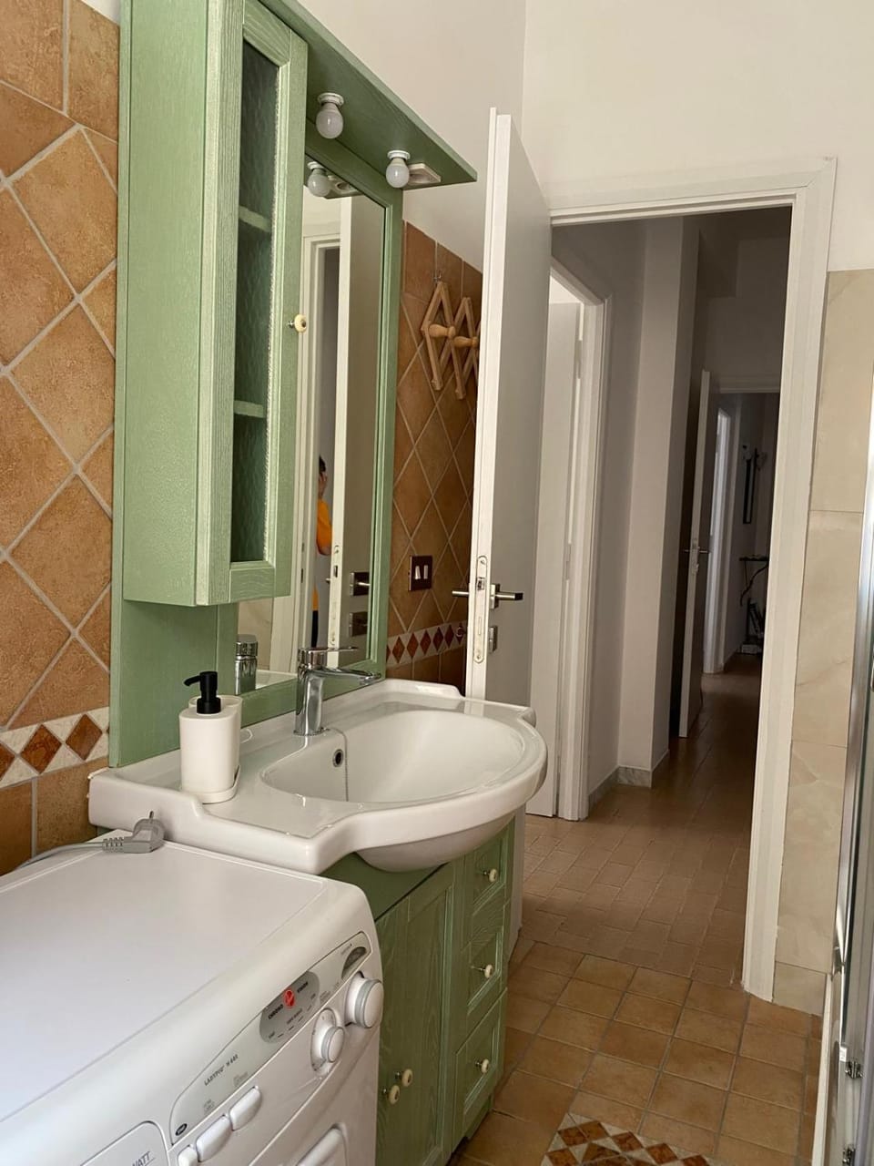 Shower, Bathroom, washing machine