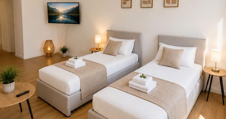 Bed, Photo of the whole room, Bedroom, towels