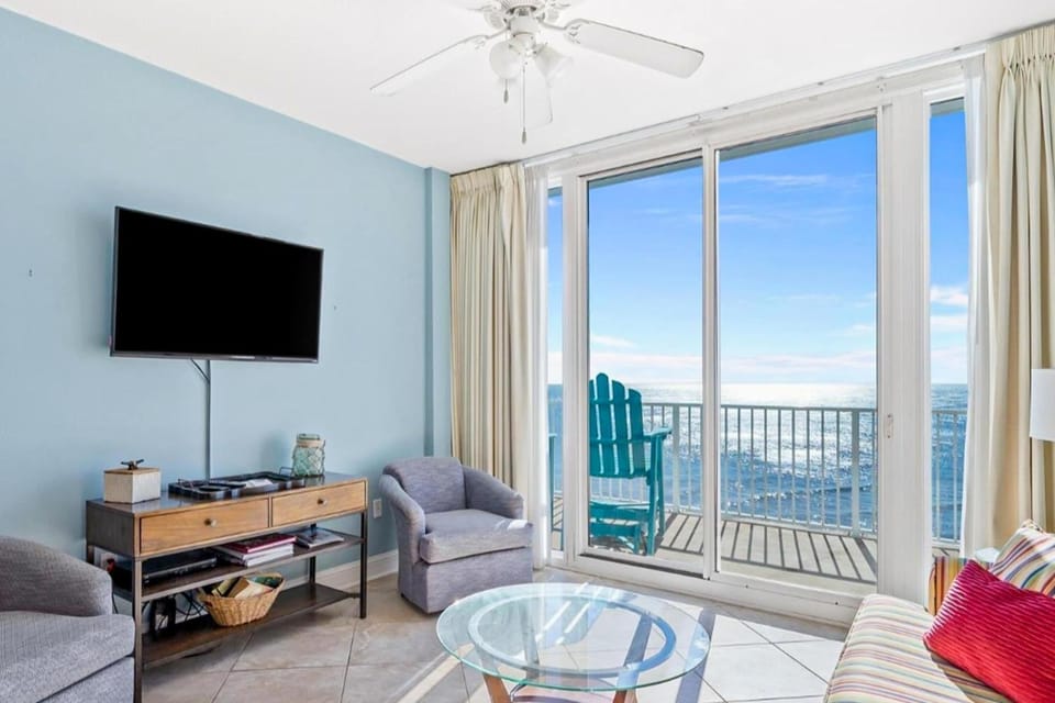 Beachfront Condo w Great Gulf View Balcony WiFi Shared Pools Hot Tub & Saunas House in Gulf Shores