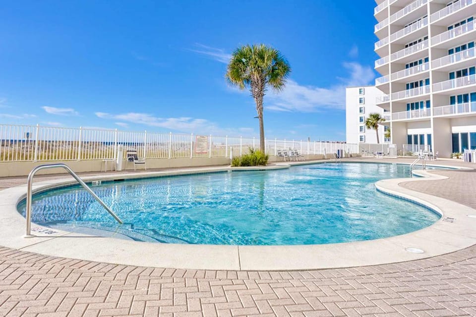 Beachfront Condo w Great Gulf View Balcony WiFi Shared Pools Hot Tub & Saunas House in Gulf Shores