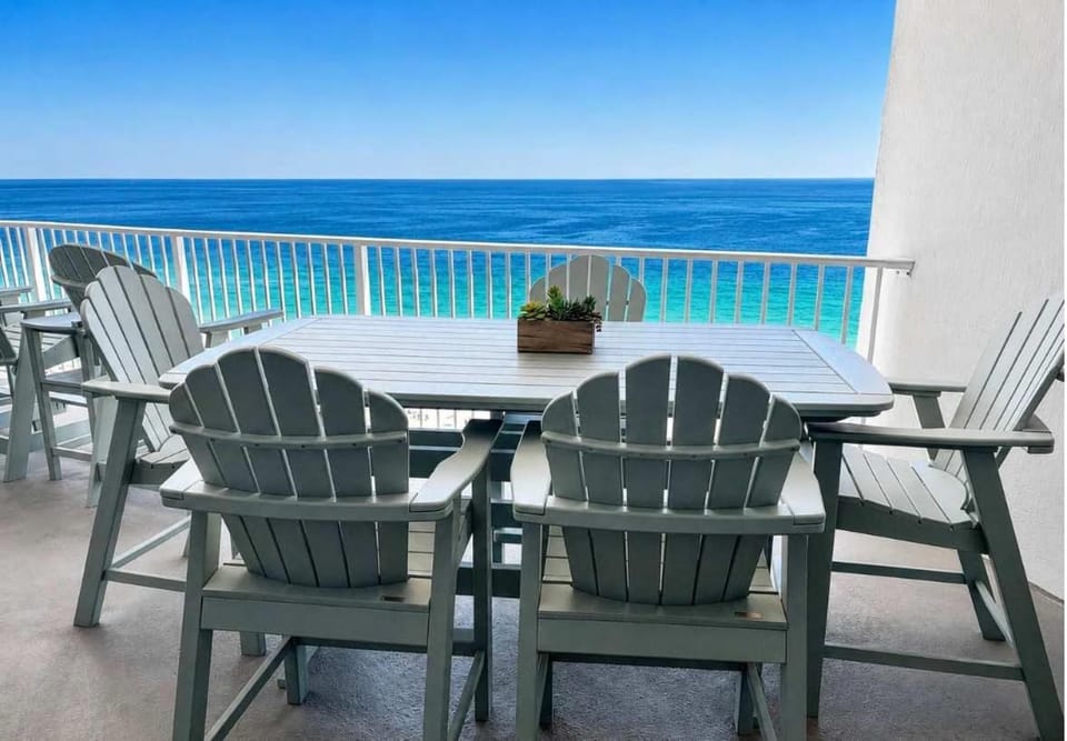 Well decorated Gulf-front condo with pool & hot tub access House in Gulf Shores