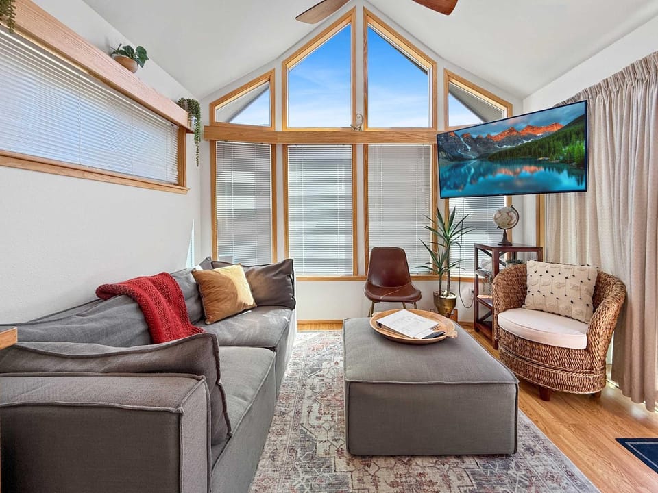 Slice of Heaven Cozy Chalet Tiny Home in Maple Grove Lake Sutherland House in Washington