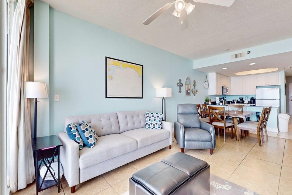 Gulf-Front Condo w Big Beach Views Balcony WiFi & Shared Pools Hot Tubs & Gym House in Gulf Shores