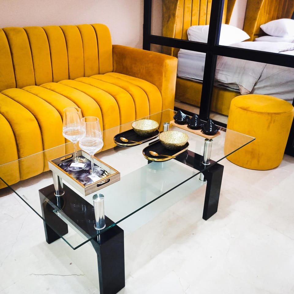 Bed, Living room, Photo of the whole room, Seating area, Bedroom