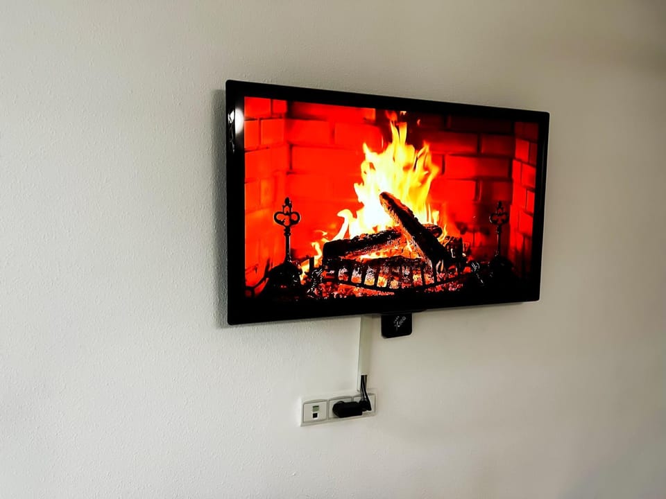 Communal lounge/ TV room, TV and multimedia
