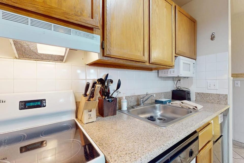 Second-floor condo with 2 shared pools hot tub sauna House in South Lake Tahoe