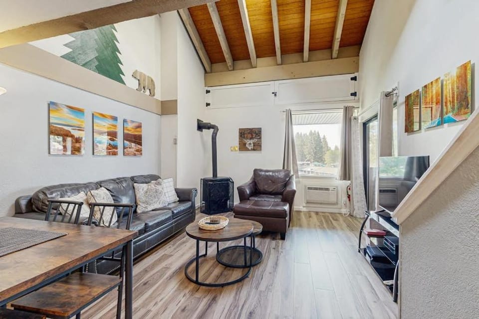 Lodge - 1 Bedroom with Loft House in South Lake Tahoe
