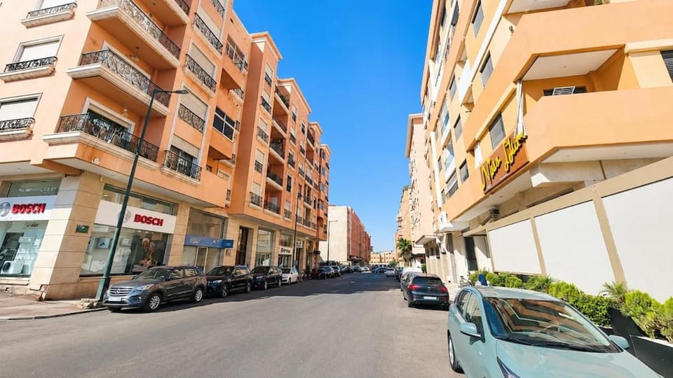 Neighbourhood, Street view, Location