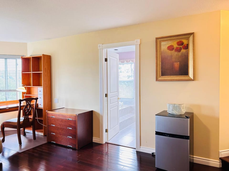 Sandy Cozy Home-Master Bedroom Vacation rental in Coquitlam