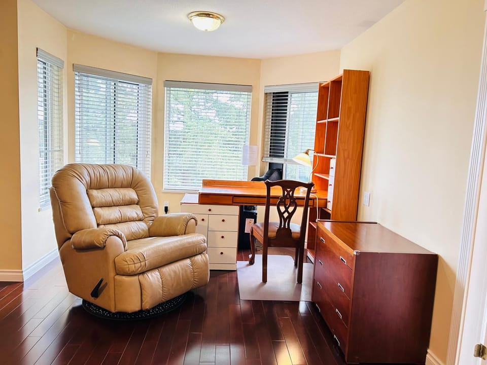 Sandy Cozy Home-Master Bedroom Vacation rental in Coquitlam