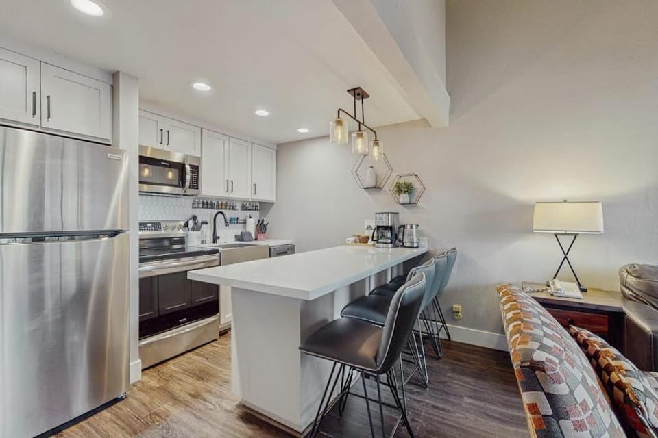 Beautifully Updated Studio Condo with Private Beach Pier Pool Spa House in South Lake Tahoe