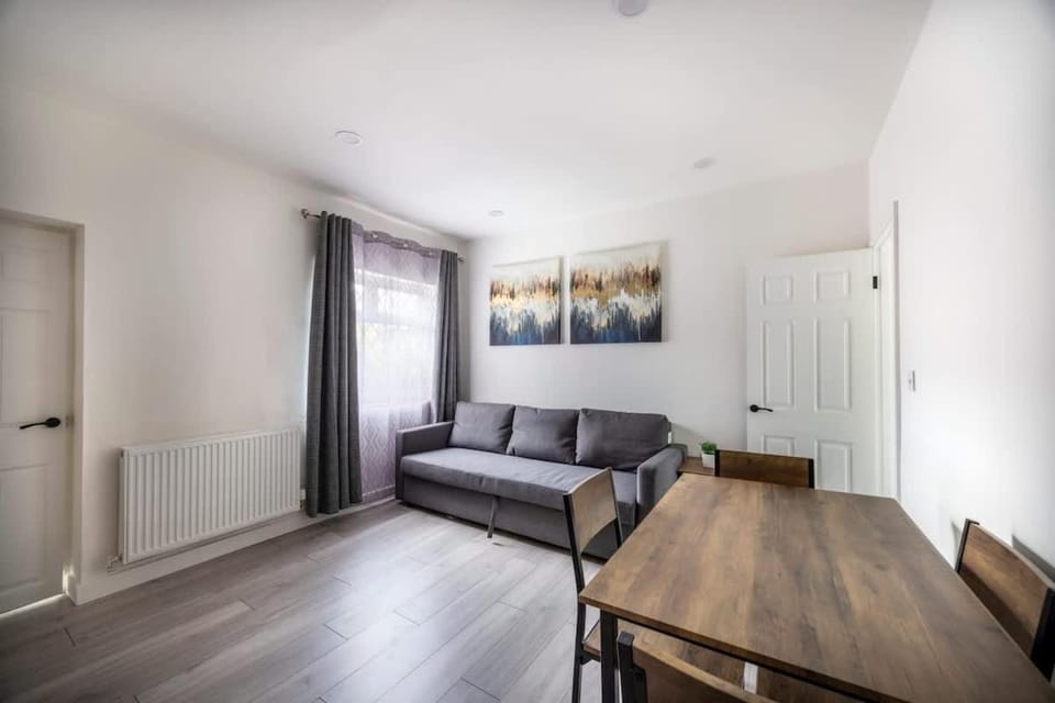 Parking - Wi-Fi-10 mins to Beaches -Close to Tram House in Barrow-in-Furness
