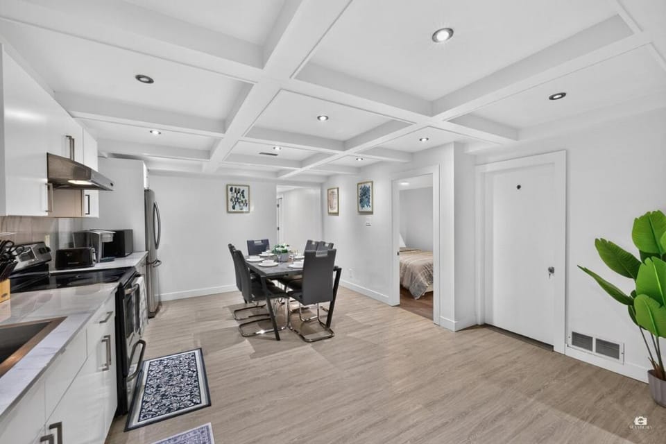 Modern and spacious 3-BR basement suite House in Vancouver