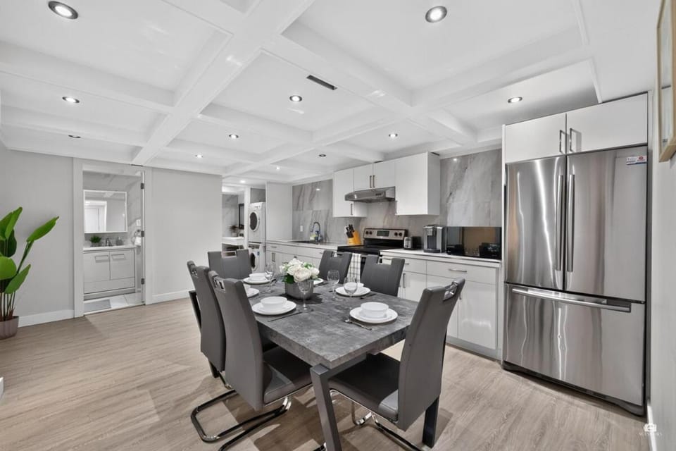 Modern and spacious 3-BR basement suite House in Vancouver