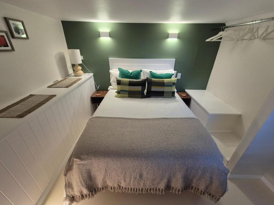 Green Scape - Whale Beach Apartment in Pittwater Council