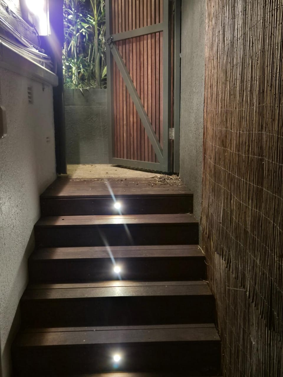 Green Scape - Whale Beach Apartment in Pittwater Council