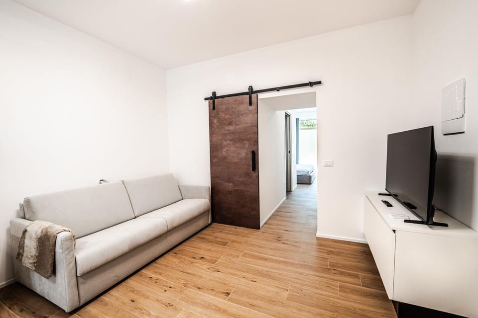 Communal lounge/ TV room, Bed, TV and multimedia, Living room