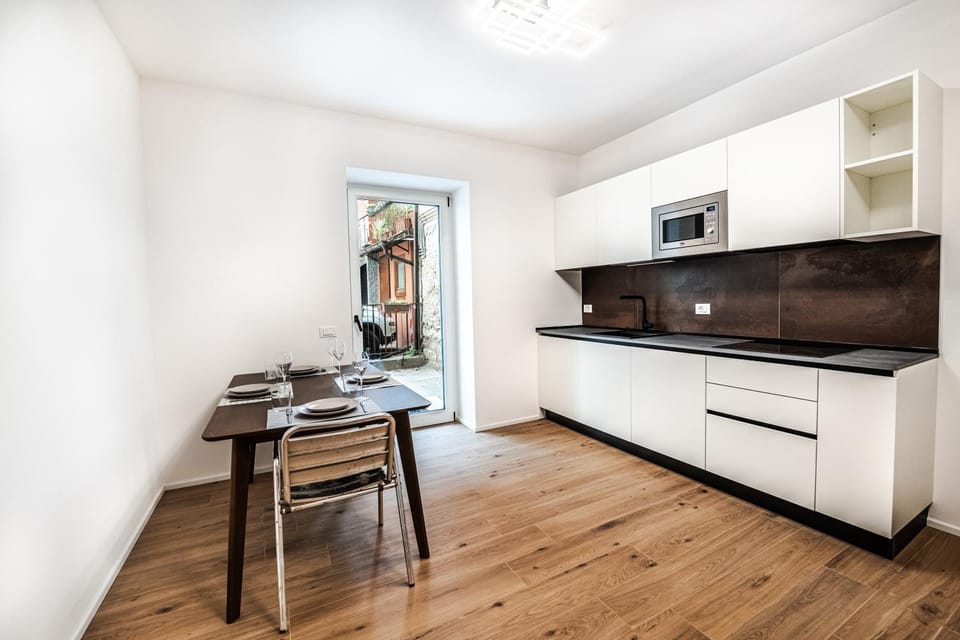 Dining area, dishwasher, microwave, kitchen, kitchen