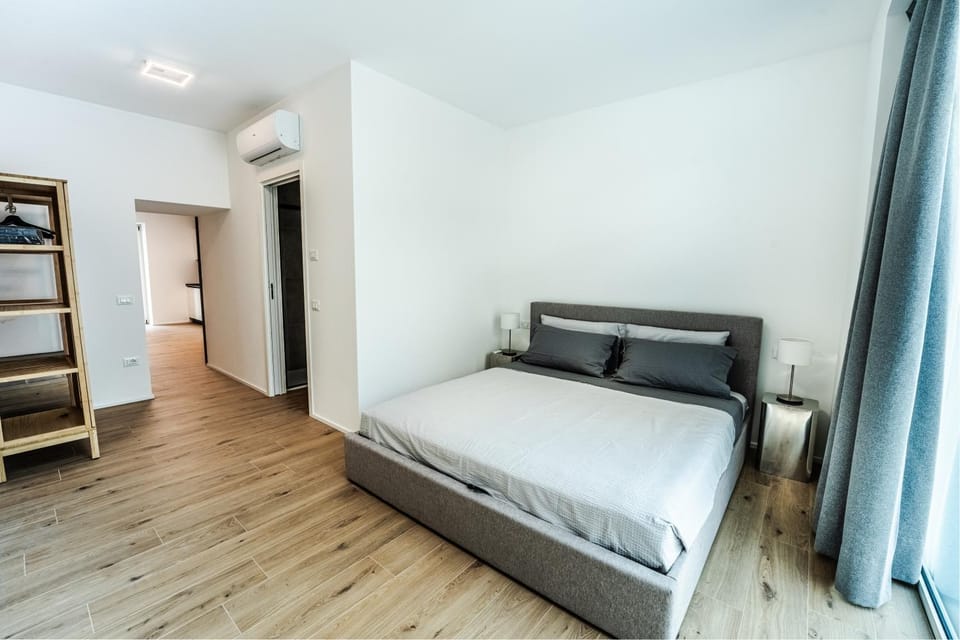Bedroom, wardrobe, air conditioner, air conditioner