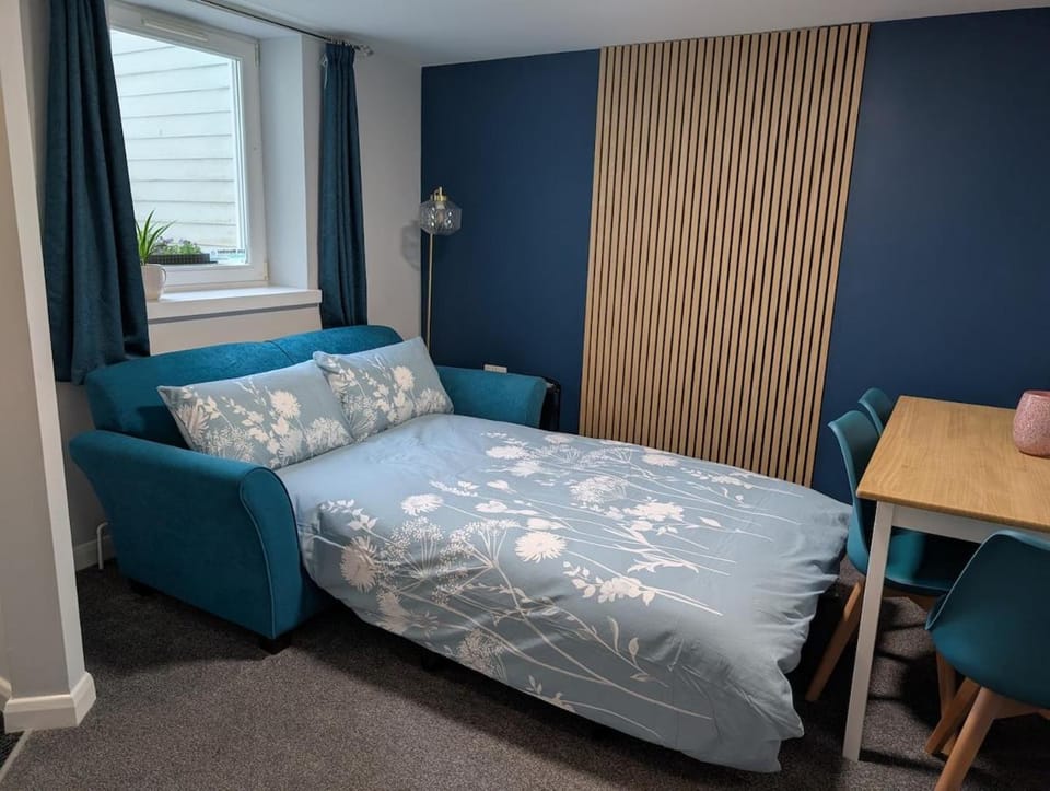 Stylish town flat in Bude, with secure parking Apartment in Bude