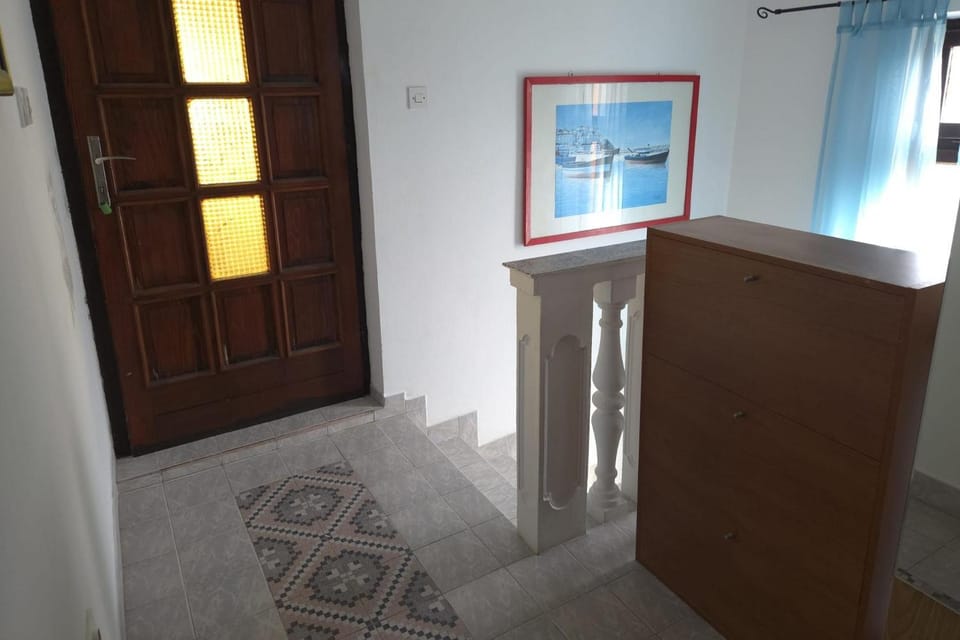 Location, children, Family