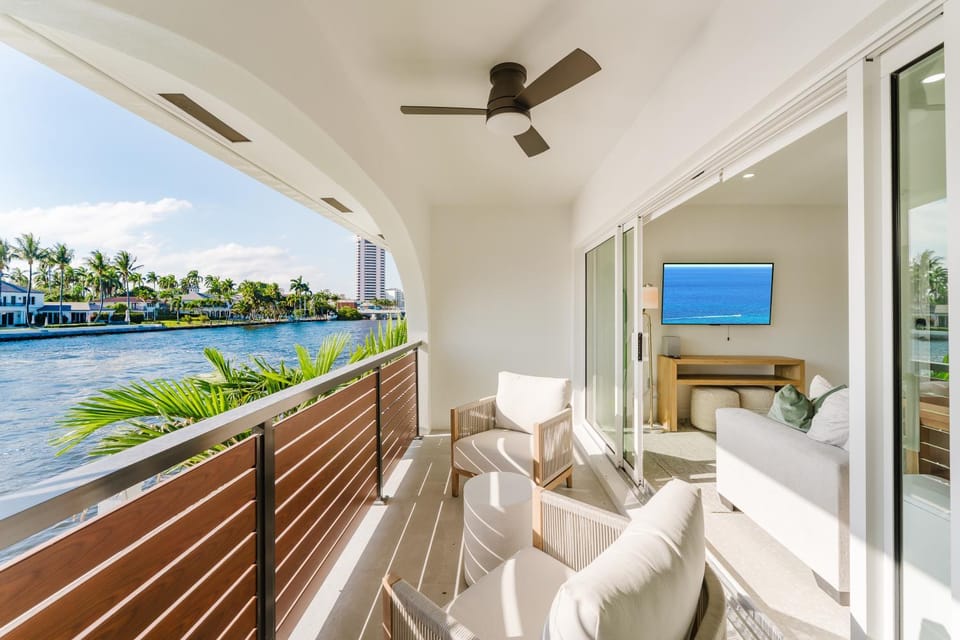 Patio, Day, TV and multimedia, Balcony/Terrace, Living room, River view