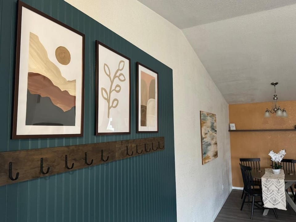 Pet-Family-Friendly Duplex with Parking Apartment in Wasilla