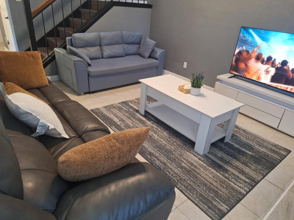 Vacation Ready 4Bedroom 3bath Home with Smart TV and WIFi Near Downtown House in Mesquite