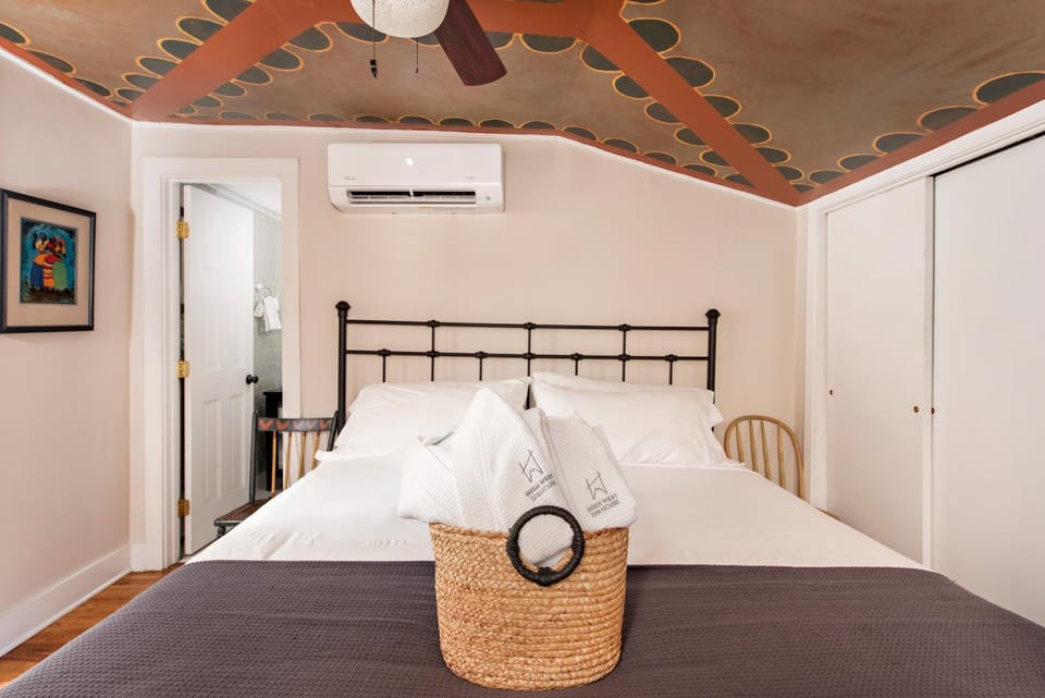 Bed, Bathroom, Decorative detail, Bedroom, wardrobe, air conditioner