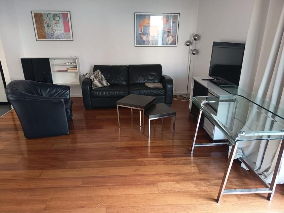 1 Bedroom with large Sunny Balcony Apartment in Munich